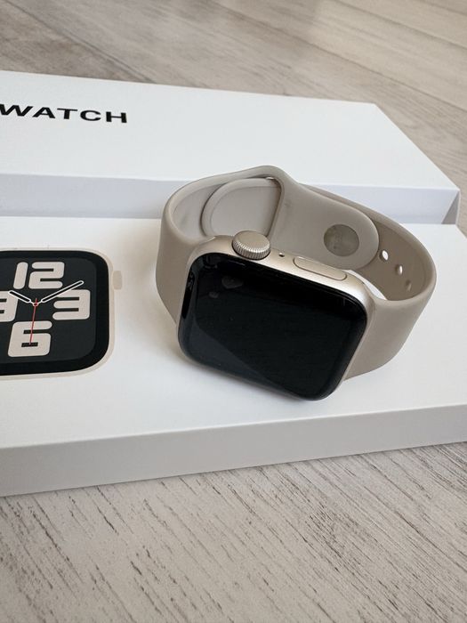 Смарт часовник Apple watch SE