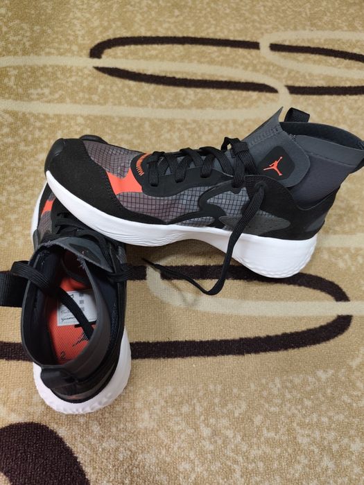 Маратонки DJORDAN