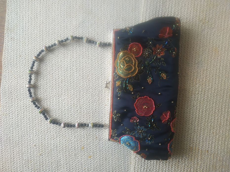 Клатч шёлковый вышитый