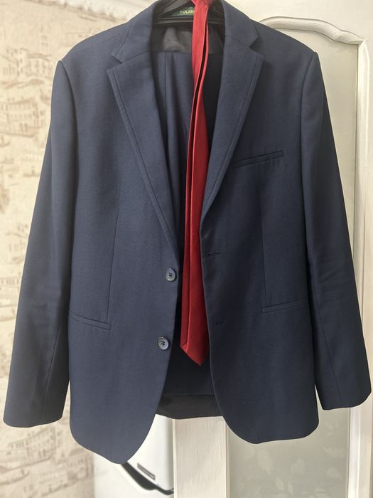 Продам костюм школьный