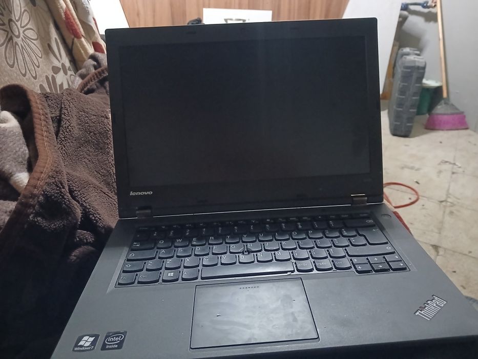 Vând laptop Lenovo