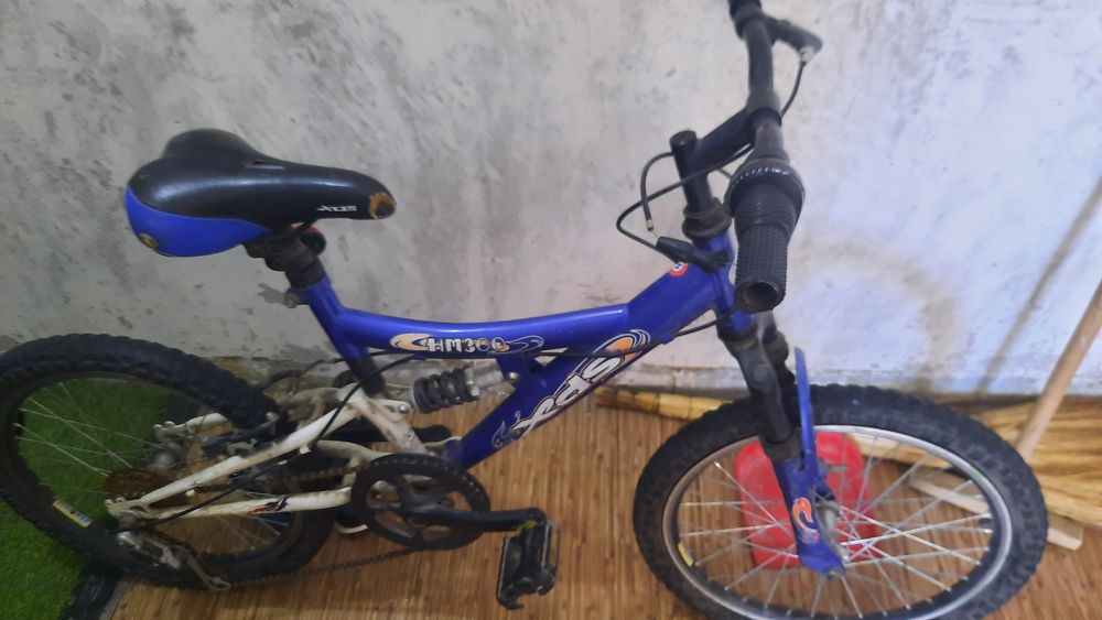 Велосипед синий тормозов нету