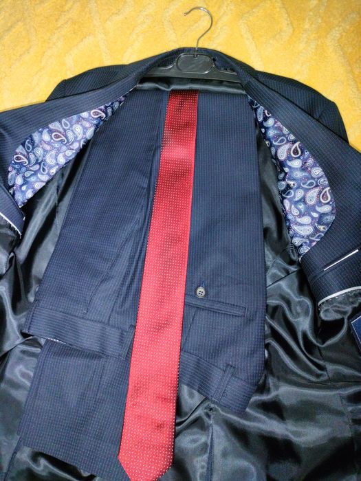 Продам костюм 46-48 размер