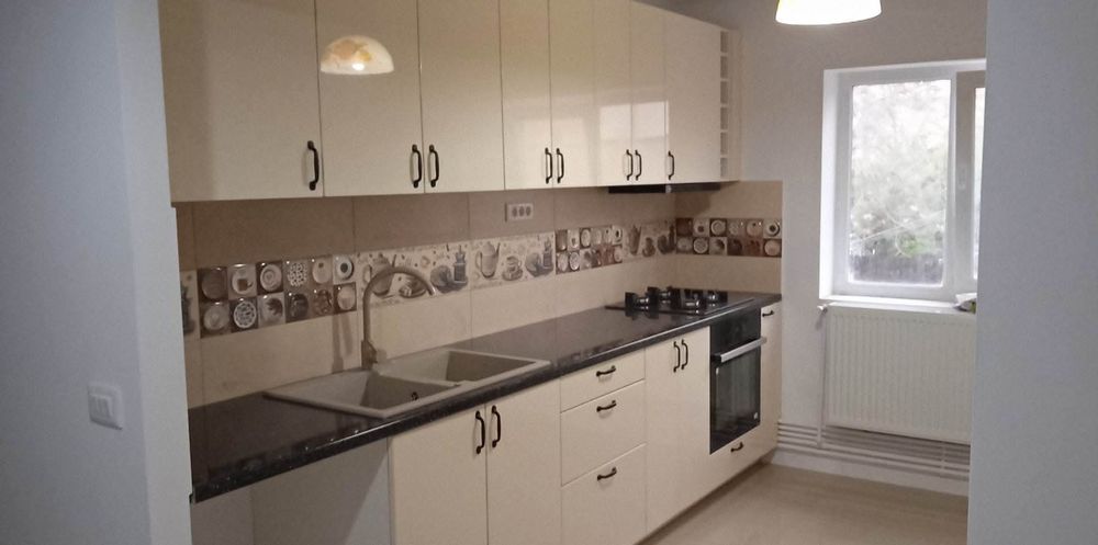 Apartament 3 camere, 74 mp – etaj 1, zonă centrală, renovat