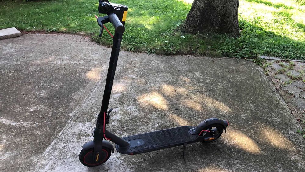 Trotineta electrica Xiaomi Mi Electric Scooter Pro 2, putere motor 300 W,scoasa din cutie pentru prezentare