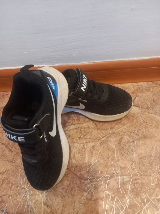 Продам кроссовки