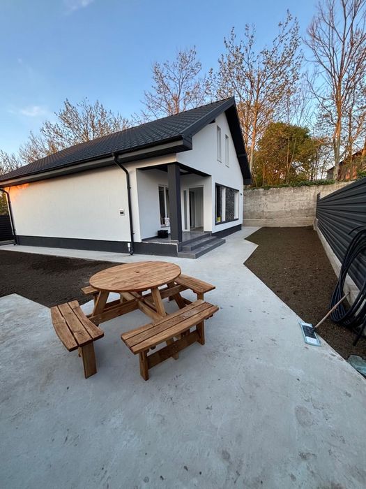 Masă rotundă de grădină din lemn de brad impregnat + bănci integrate(8 persoane)