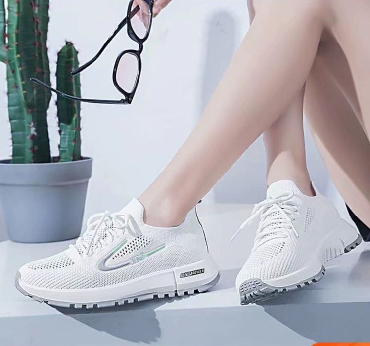 Кроссовки китайские