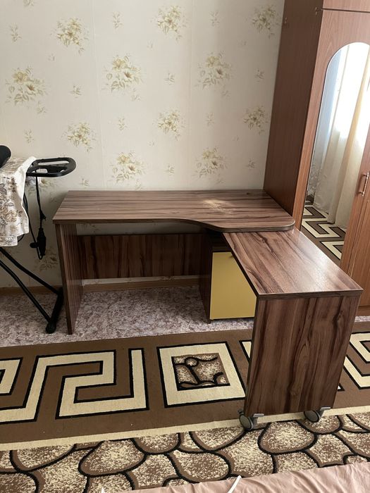 Стол универсал , угловой