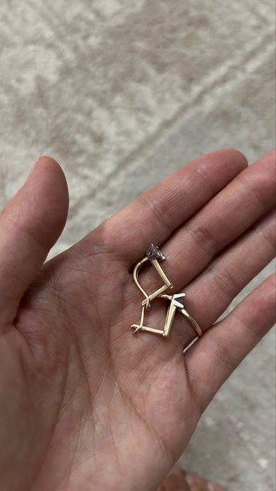 Продам золотые серьги 585 пробы, 3,4 г