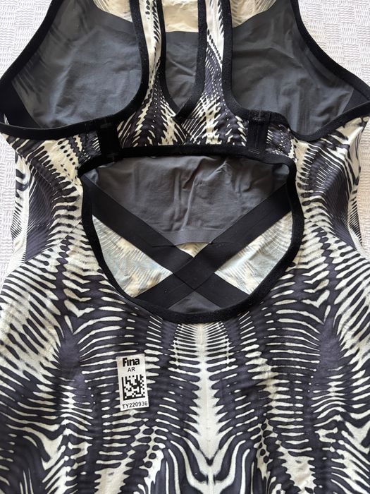 Costum tehnic Tyr Venzo - Alb si Gri