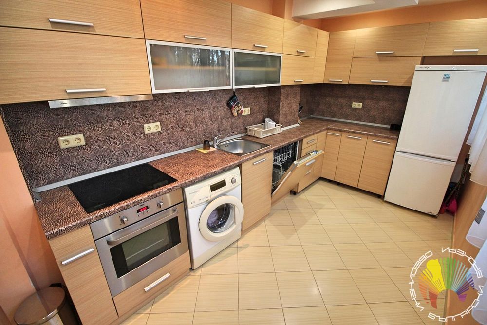 Дава се под наем Двустаен апартамент в Бургас, Изгрев - 75 кв.м за 459 € - Снимка #1