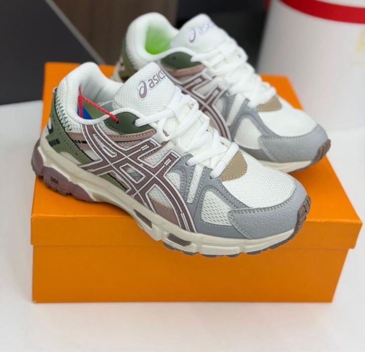 Продам новые кроссовки