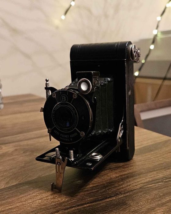 Vintage Camera | Kodak - Vest Pocket Model B (1925-1934)