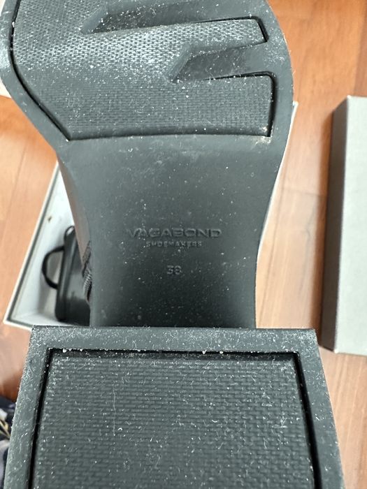 Черные кожаные ботинки