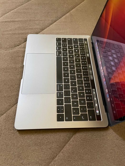 13" MacBook Pro A1706 Touch/Mid-2017/-8GB/256GB