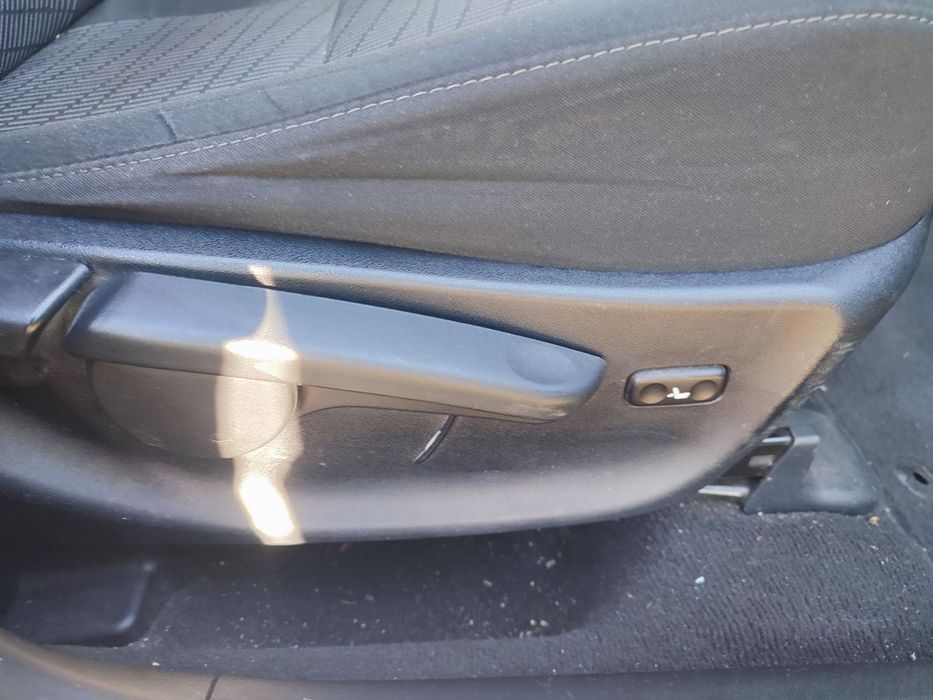 Тойота Авенсис 2010 десен волан