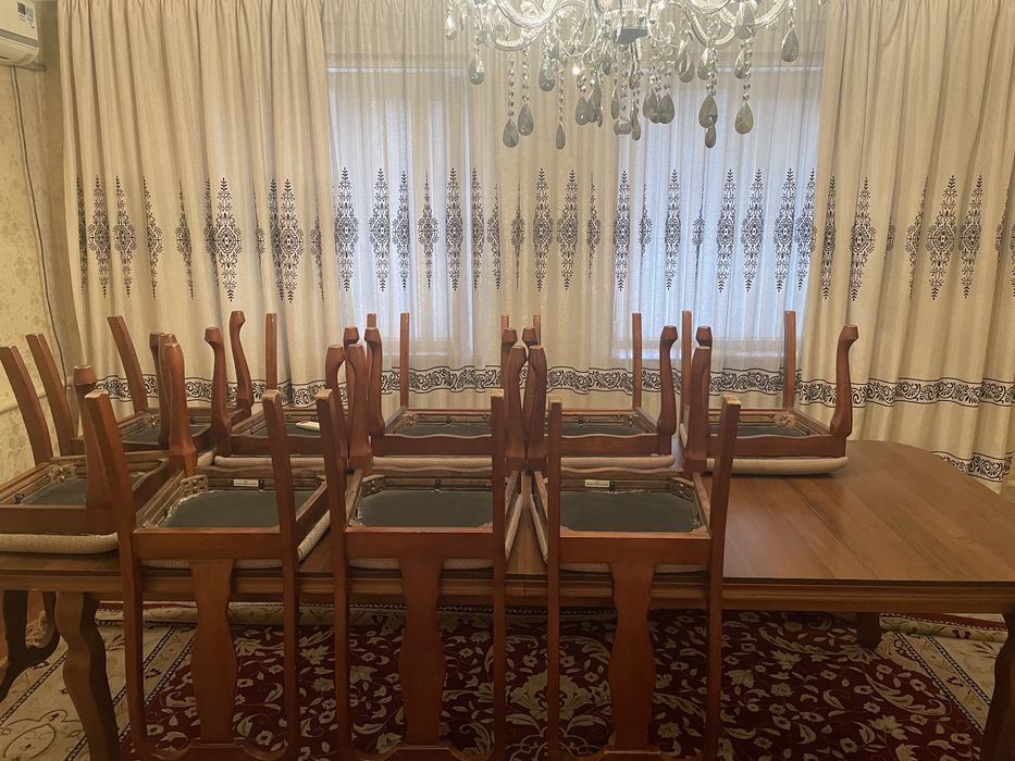 Стол и стулья