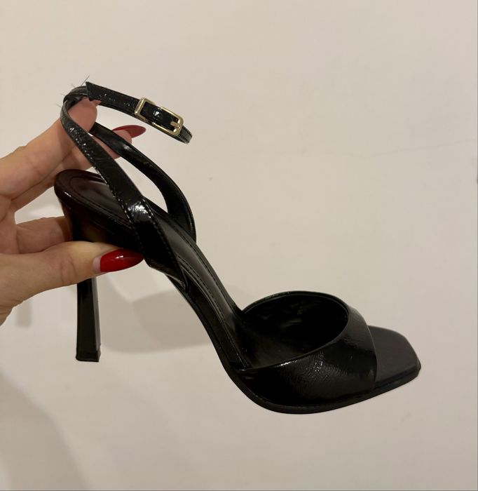Сандали Zara с каишка около глезена