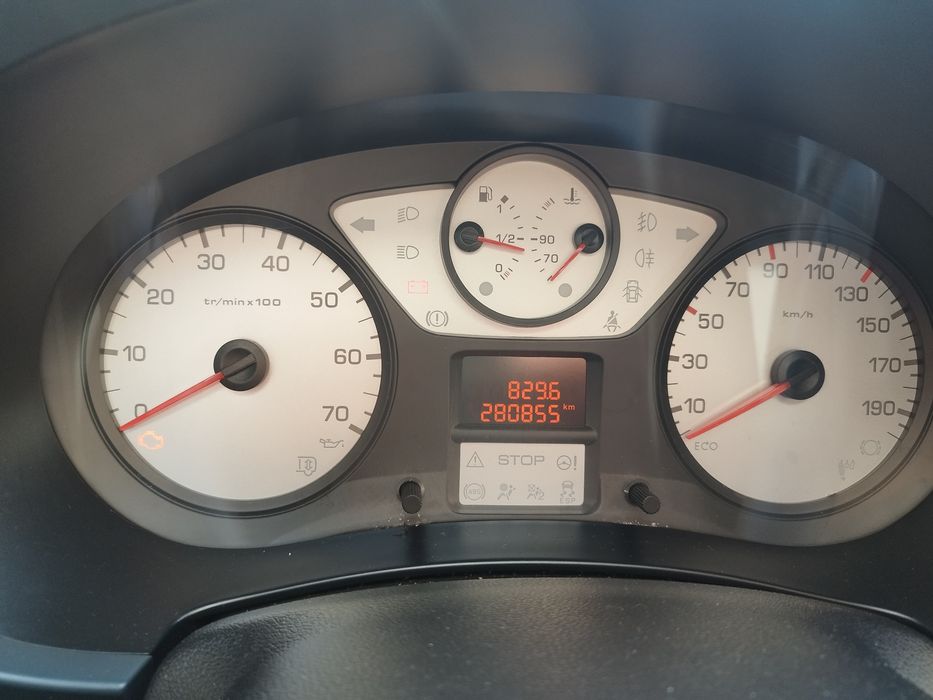 Продавам Пежо Партнер