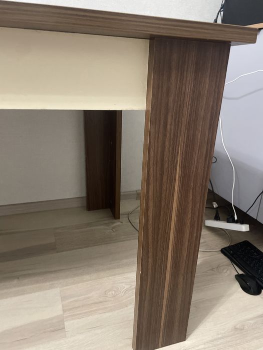 Продам стол обеденный