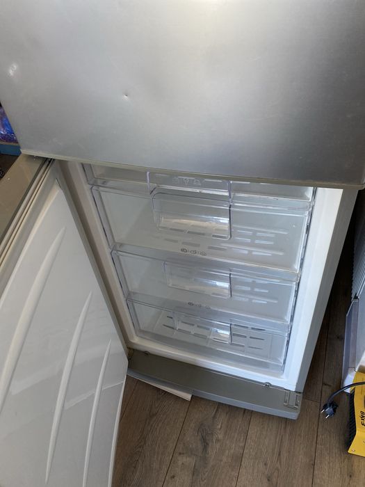 Продам холодильник LG nofrost