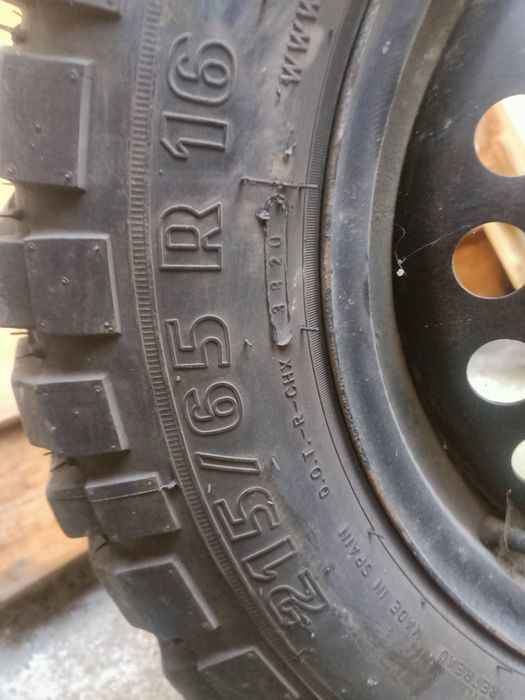 Vând 4 roti complete 215/65/16 (distanta prezoane 5x114.3)  M+S , OFFROAD