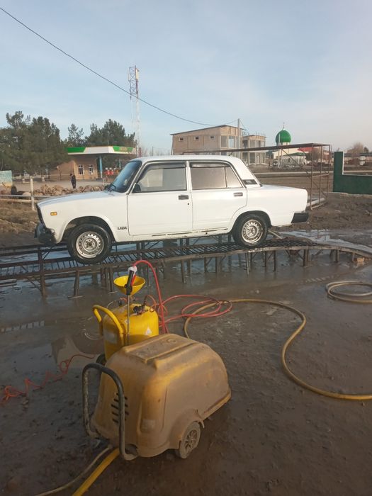 Yaxshi moshina olgqn odam barak topadi