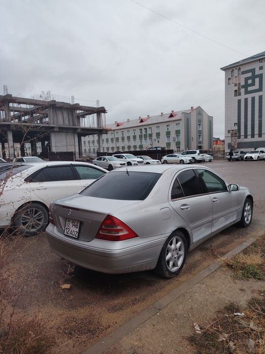 Мерседес Бенц С240 автомат 2002г.