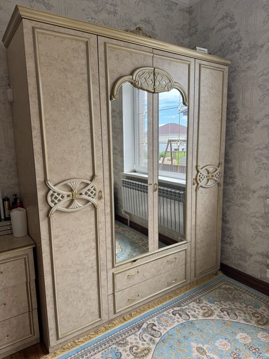 Продам спальниый гарнитур