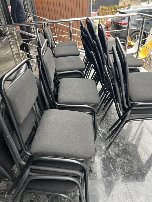 Офисные стулья в отличном состоянии