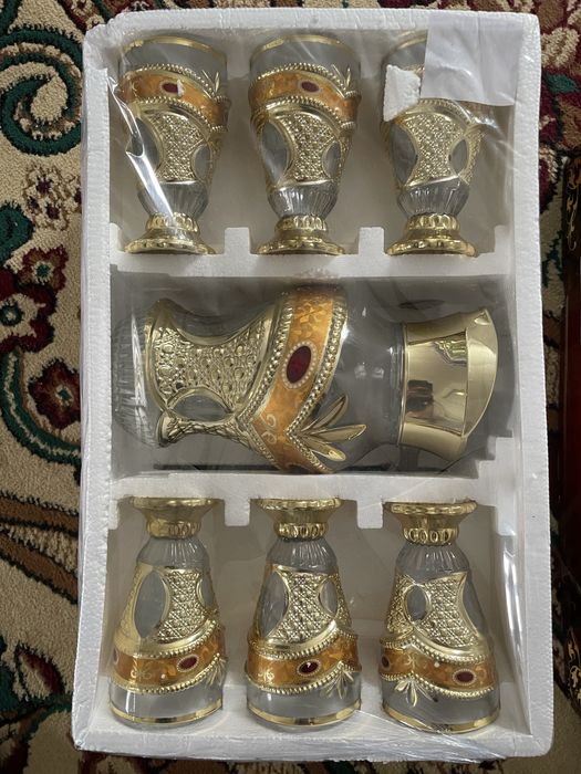 Продам новый подарочный набор посуды (7 предметов)