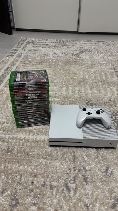 Vând Xbox One S+19 jocuri