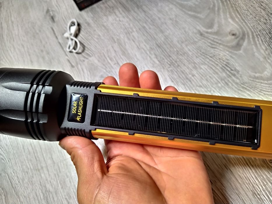 Lanterna XHP50 cu oglinda pentru distante mari cu incarcare solara-usb