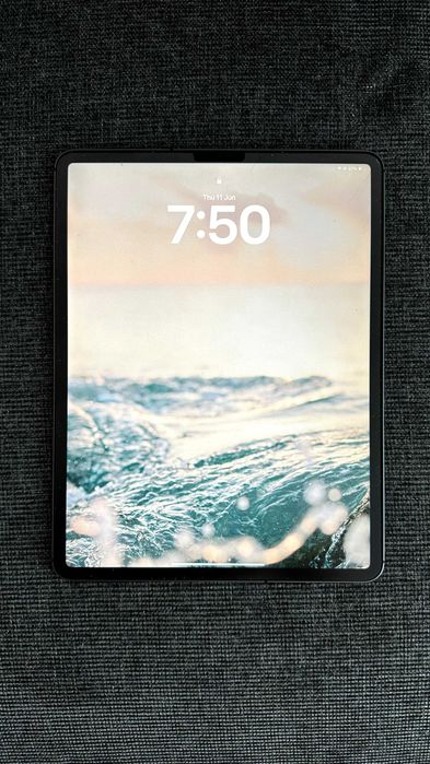 iPad Pro 12.9" (2020) с мобилен интернет + Apple Pencil 2 и кейс