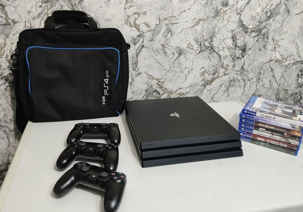 Playstation 4 pro + фирменная сумка