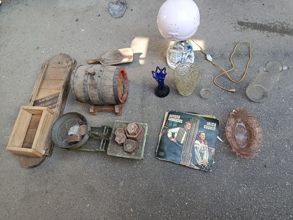 Vechituri, antichități,tot ce se vede