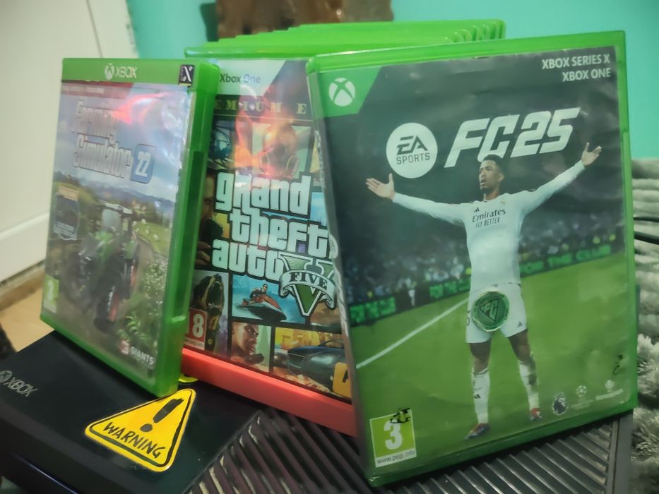 Vând Xbox one cu o maneta și toate firele necesare