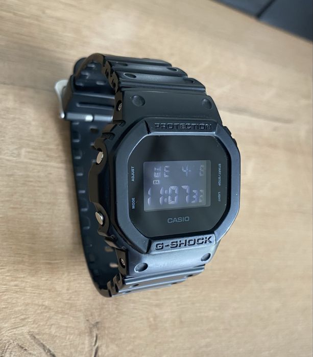 Часы Casio G-Shock.