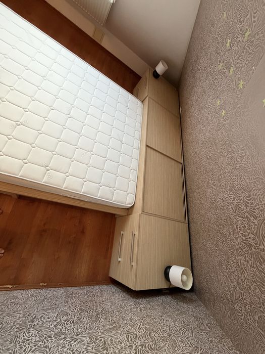 Vand mobilier de dormitor
