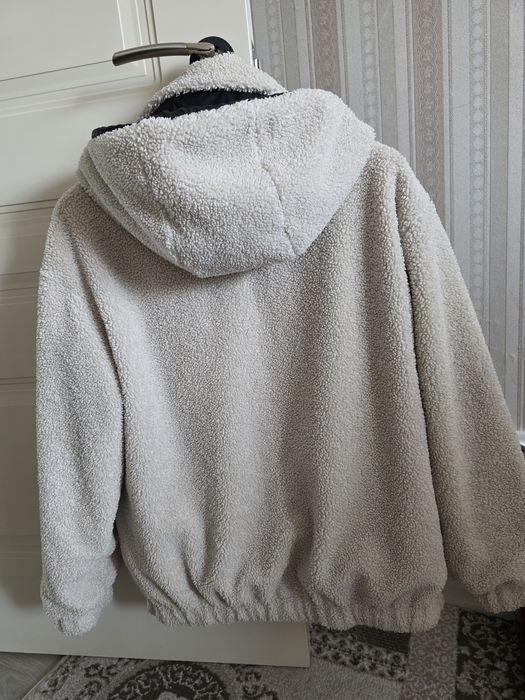 Продам молодежную куртку Massimo Dutti