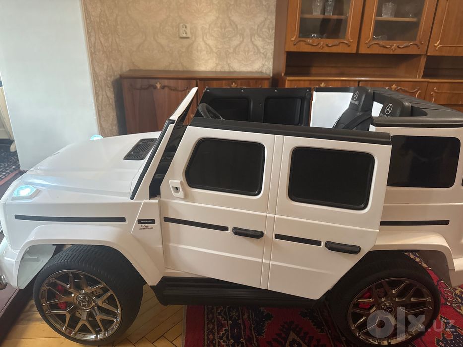 Mercedes AMG белый детский электромобиль