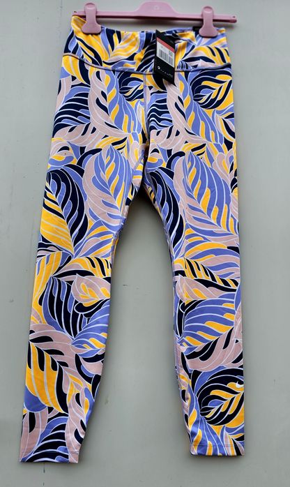 Nike оригинален дамски клин Л размер нов