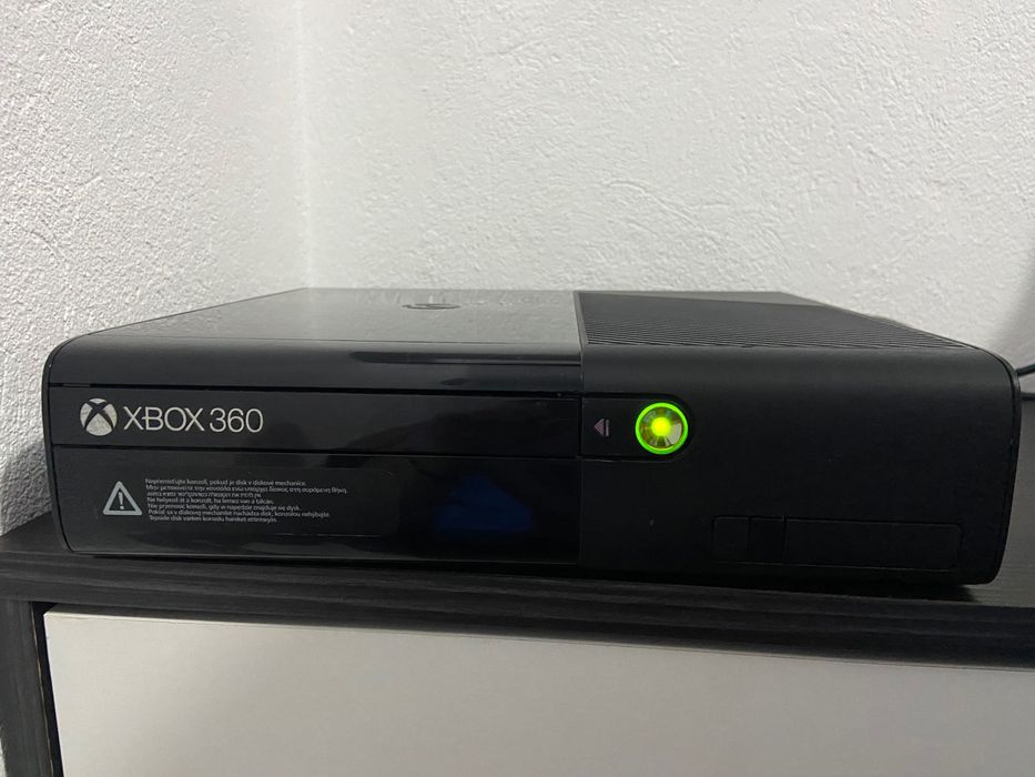 Xbox 360 + 2 controllere + 5 jocuri originale