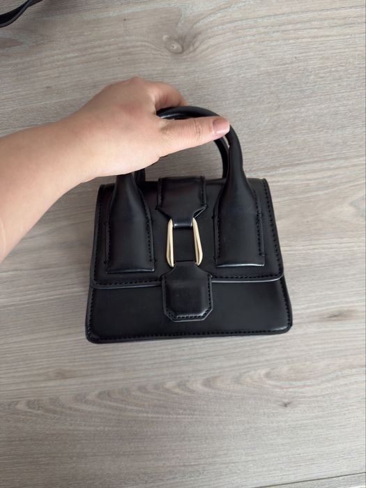 Мини черна чанта Zara