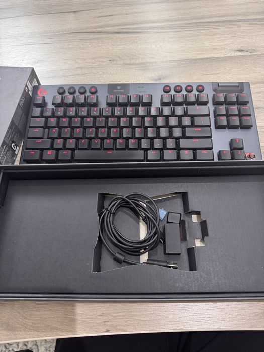 Klaviatura Logitech G 915 TKL клавиатура keyboard