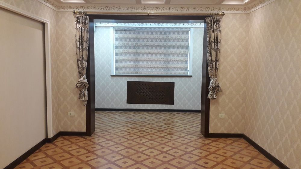 м. Беруний 4/4/9  110 м2. в доль дороги с ремонтом