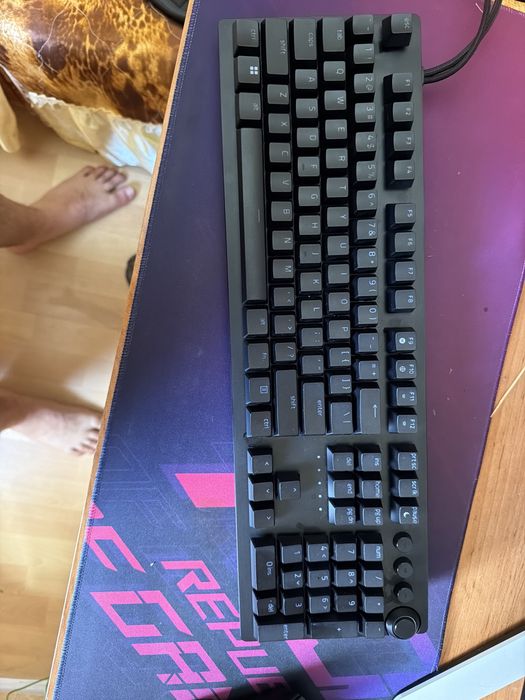 Продавам Razer Huntsman V2 Analog