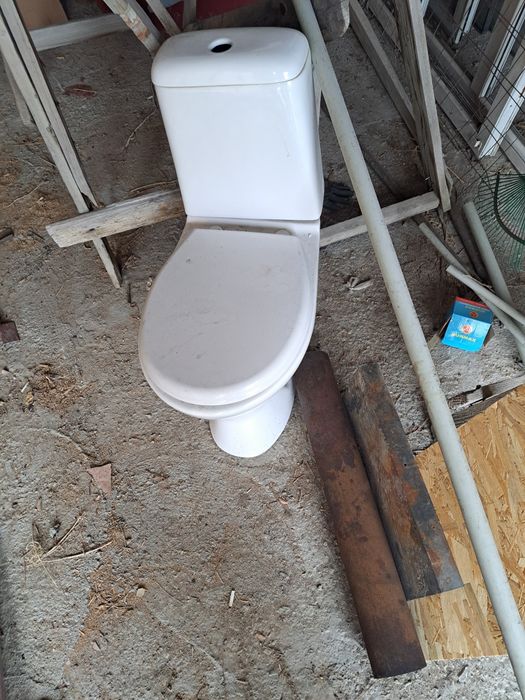 Продам Б/у унитаз