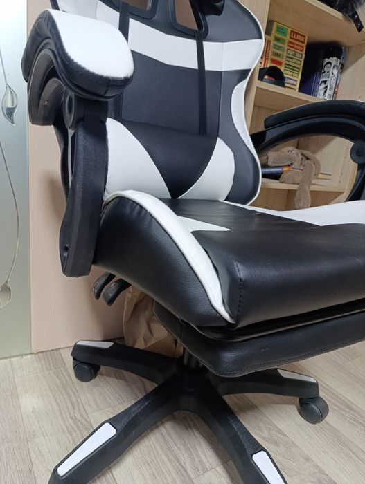 Продам игровое кресло